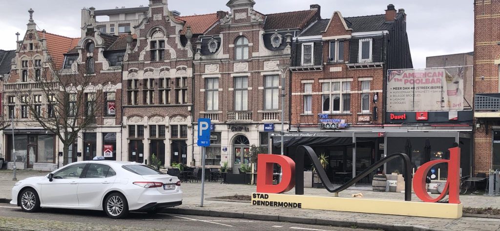 foto van de auto van taxi dendermonde